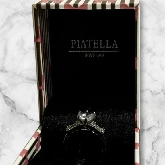 FREE 🆕 Piatella ring, 1 carat round cut, side accents, 14k white gold plated - Picture 9 of 14